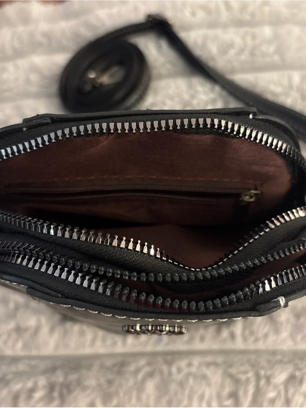 The Unbranded Brand sleek black